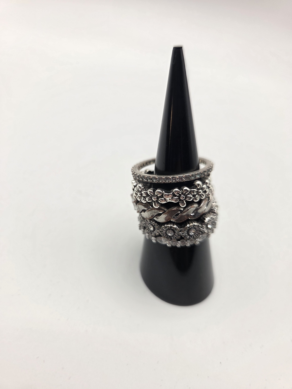 1549. Silver Tone Floral and Chain Stackable Ring Set